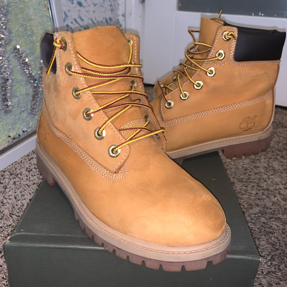 Timberlands Wheat Size 6, and 5.5